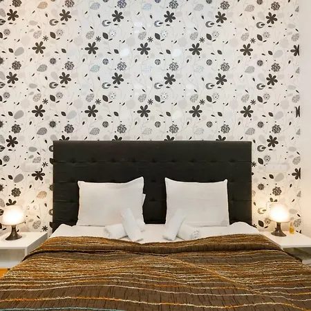 The Fashion Street Apartment *
